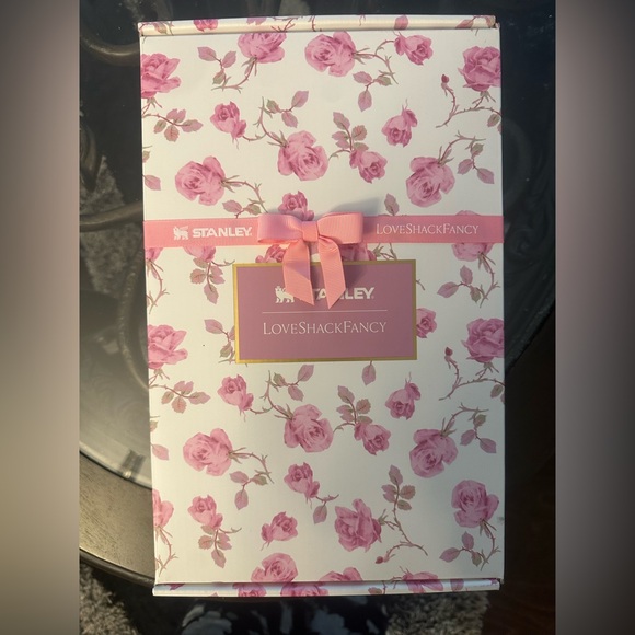 Love Shack Fancy x Stanley Ribbon Rosa 40oz Quencher - Picture 2 of 16